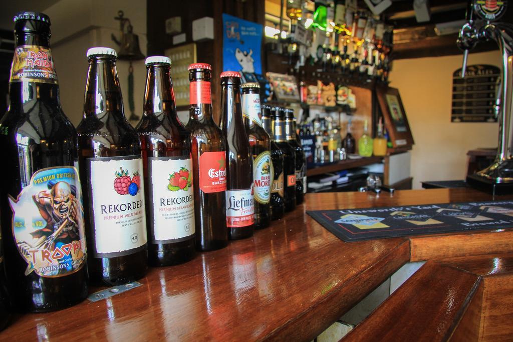 The Red Lion 3*