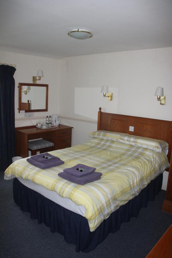 The Red Lion 3*