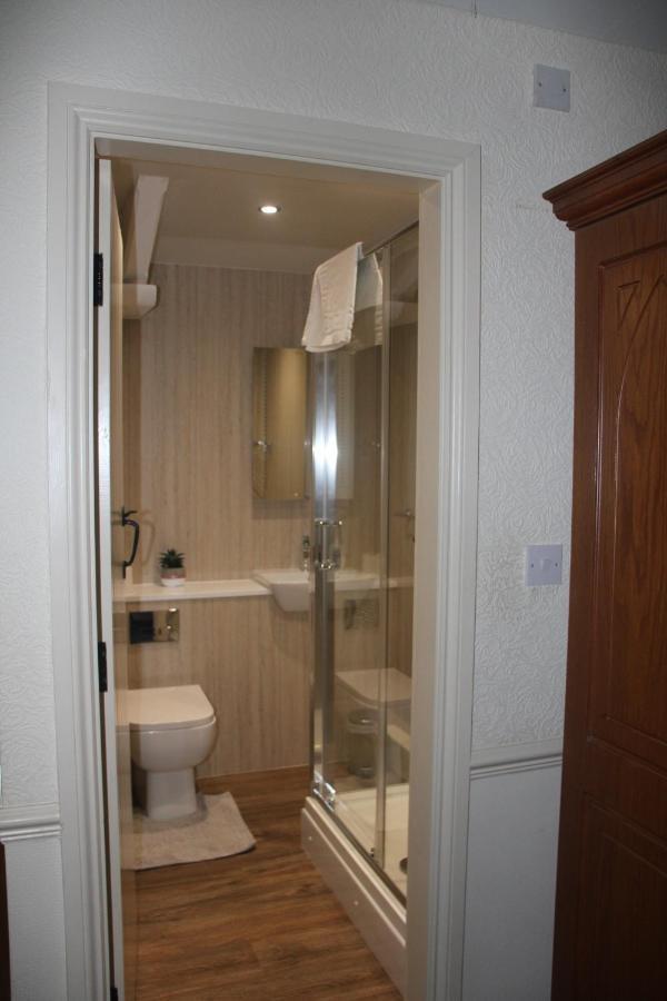 The Red Lion 3*